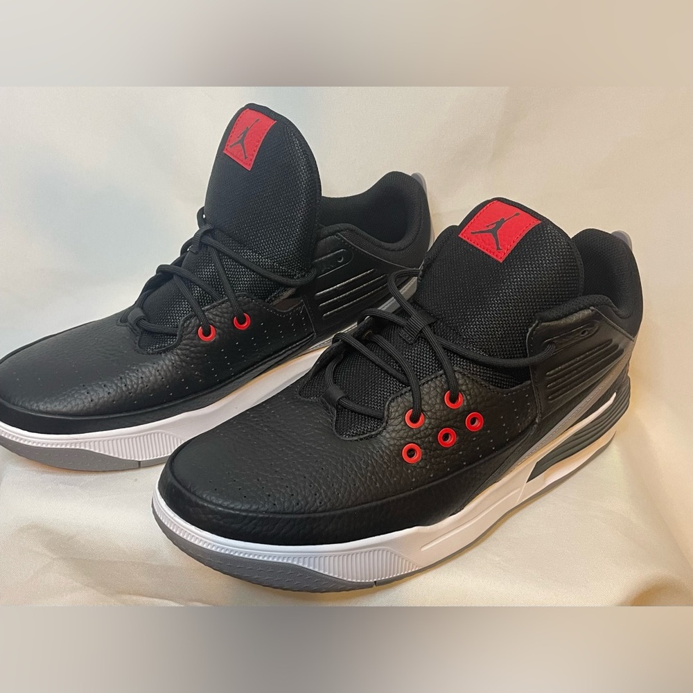 NEW Nike Air Jordan Max Aura 5 Black Cement Men’s Size 12 F019